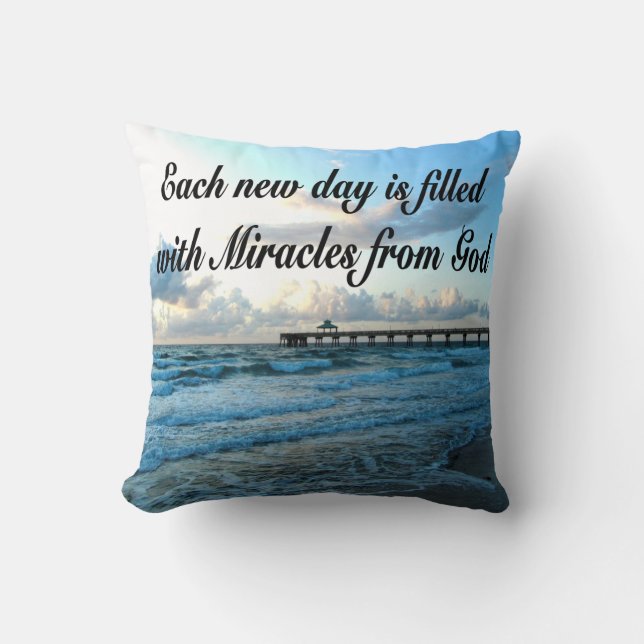 ALMOFADA CADA DIA É UM MILAGRE DE DEUS (Frente)