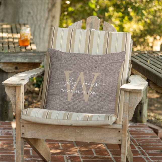 Almofada Café Linen Monogramas Guarda-Casamento (Cadeira)
