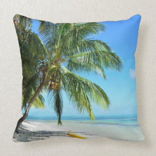 Almofada Caiaque amarelo em um travesseiro decorativo