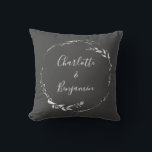 Almofada Caligrafia Botânica Negra Personalizada<br><div class="desc">Travesseiro decorativo Personalizado de Caligrafia de Script Personalizado, preto e branco, </div>