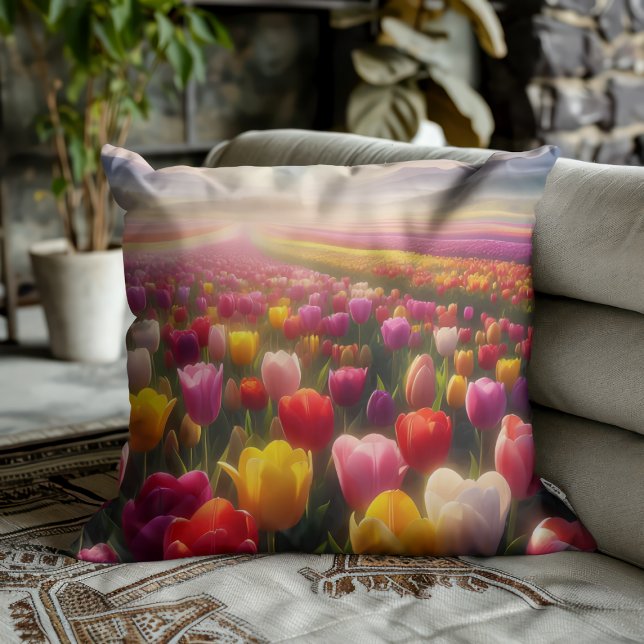 Almofada Campo de Tulipas Vibrantes em Flor (Criador carregado)