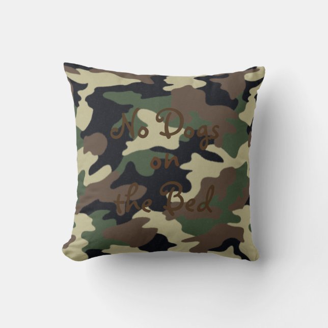 Almofada Camuflagem Florestal "Sem Cães na Cama" (Frente)