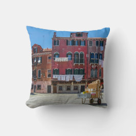 Almofada Carrinho com caixas em Veneza