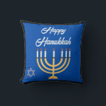 ALMOFADA CARTÃO MENORAH HELY HANUKKAH<br><div class="desc">Belo Cartão Personalizado De Chanucá Com Menorah E Feliz Saudação De Chanucá Em Cobrir Com O Dentro Personalizado De Mensagem De Chanucá.</div>