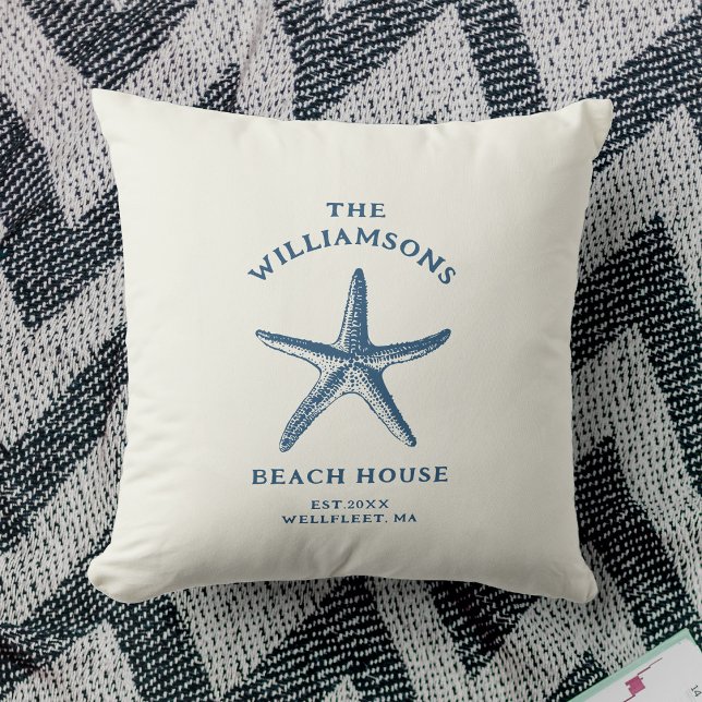 Almofada Casa Azul Costeira de Starfish (A white decorative pillow features a blue starfish design with text "The Williamsons Beach House")