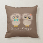 Almofada Casal de Coruja Adorável<br><div class="desc">O travesseiro decorativo personalizado apresenta uma ilustração de vetor adorável,  duas corujas bonitas.</div>