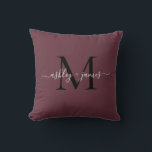 Almofada Casamento de Nomes de Script Burgundy do Monograma<br><div class="desc">Monogramas chic travesseiro com seus nomes e monograma em caligrafia branca elegante escrita à mão e tipografia moderna preta num fundo burgundy. Basta adicionar seus nomes e monograma. Desenvolvido exclusivamente para você pelo Happy Dolphin Studio. Se precisar de ajuda ou produtos correspondentes, entre em contato conosco em happydolphinstudio@outlook.com. Estamos felizes...</div>