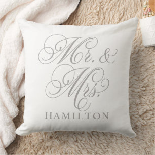 Almofada Casamento Elegante em Cinza Pewter com Letra Mr e 