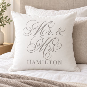 Almofada Casamento Elegante em Cinza Pewter com Letra Mr e