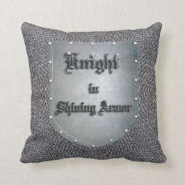 Almofada Cavaleiro medieval no protetor de brilho Chainmail