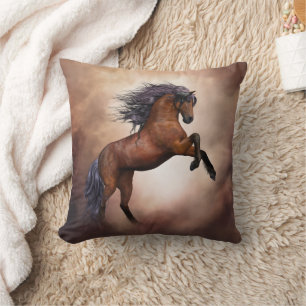 Almofada Cavalo castanho da Frísia que se cria com nuvens n