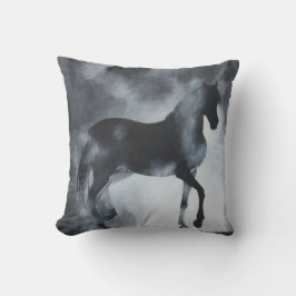 Almofada Cavalo "fantasma" na névoa. Travesseiro