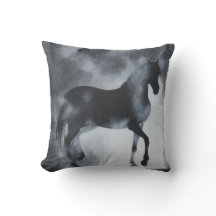 Cavalo "fantasma" na névoa. Travesseiro