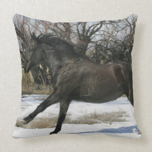 Almofada Cavalo selvagem do mustang na neve 2