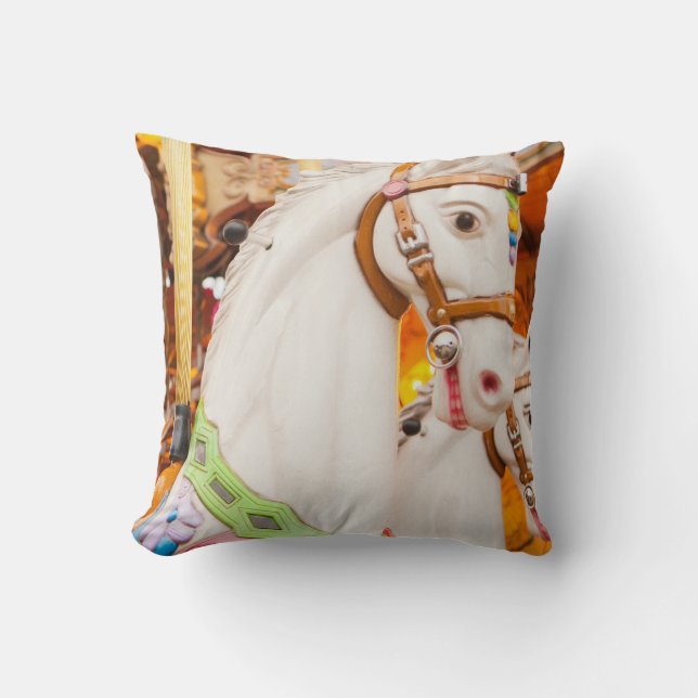 Almofada Cavalos Carrousel Travesseiro decorativo Verde Ama (Frente)