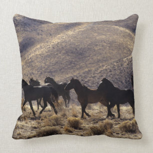 Almofada Cavalos selvagens do mustang no deserto 1