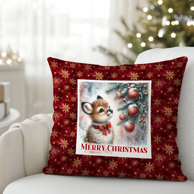 Almofada Cena festiva de bebê cervo doce na floresta nevada (Sweet baby deer snowy forest festive scene kids decor)