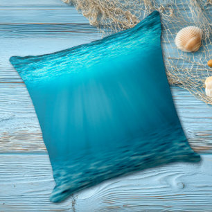 Almofada Cena Subaquática do Oceano Azul Iluminada pelo Sol