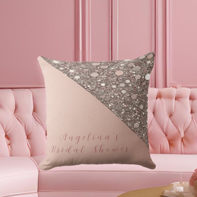 Almofada Chá de Bebê Elegante em Dourado Rosa (Glam rose gold throw pillow adds a luxe touch to bridal lounges and suite decor.)