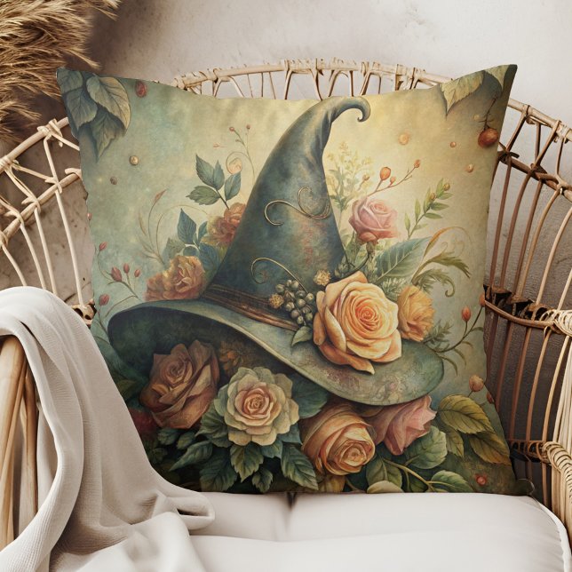 Almofada Chapéu Floral Witchy - Víbias De Algodão Gótico Su (Witchy Floral Hat – Soft Gothic Cottage Vibes Throw Pillow in a boho rattan armchair.)