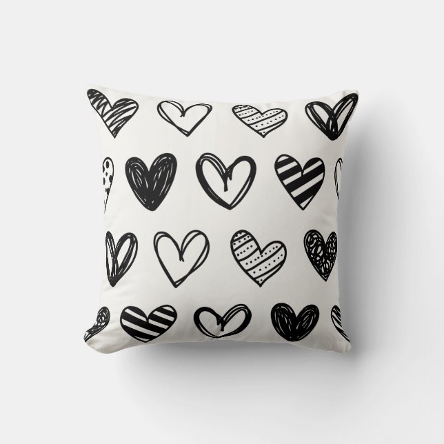 Almofada "Chic Black & White Heart Pillow – Stylish Home De (Frente)