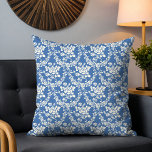 Almofada Chic Botânica - Padrão Floral Branco Francês<br><div class="desc">Travesseiros decorativos de Música Botânica com Padrão Floral Branco Azul Francês apresentam um padrão francês moderno de um floral branco sobre fundo azul. Elaborado por ©Evco Studio www.zazzle.com/store/evcostudio</div>