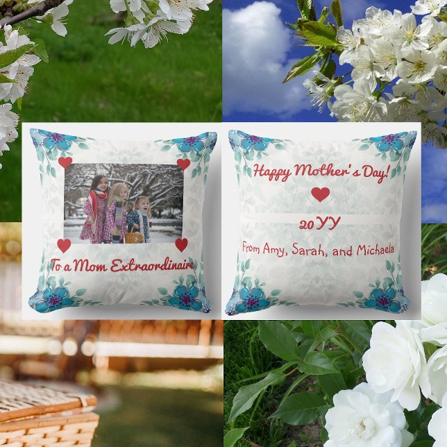Almofada Chic Mãe Extraordinaire Foto Heart Script Modern (To a Mom Extraordinaire on Mother's Day, an elegant, modern personalized floral photo pillow)