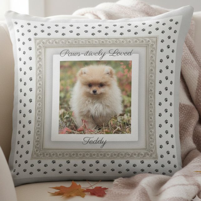 Almofada Chic Paws-itively Loved Pet Photo Keepsake (Boutique-style accent pillow with a blend of classic elegance and modern playfulness)