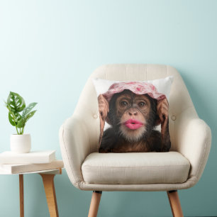 Almofada Chimpanzé Usando Batom Rosa