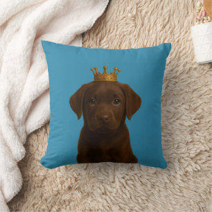 Almofada Chocolate Labrador Puppy com Dourada Coroa