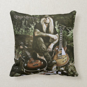 Almofada Chris Caffery Sentado com Guitars (filtrado)