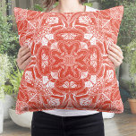 Almofada Ciclo de Vida da Borboleta Mandala<br><div class="desc">Esta borboleta Monarca, com travesseiro decorativo de mandala original, certamente adiciona um toque de encanto ao seu espaço de vida. Esse travesseiro, belamente detalhado, mostra um design mandala do ciclo de vida da borboleta mesmerante, com detalhes desenhados à mão de lagartas monarcas, folhas de algas-ordenhadas, casulo de crisálida e as...</div>