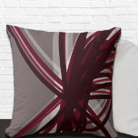 Almofada Cinza Artística Burgundy<br><div class="desc">Cinza e travesseiro decorativo burgundy apresentam uma design de fita artística moderna com tons de burgundy e cinzas com sotaque branco sobre fundo de cinza. Essa composição de abstrato é construída sobre combinações de fitas repetidas que cruzam, que se sobrepõem e entrelaçam para formar um interessante design artístico. As cinzas,...</div>