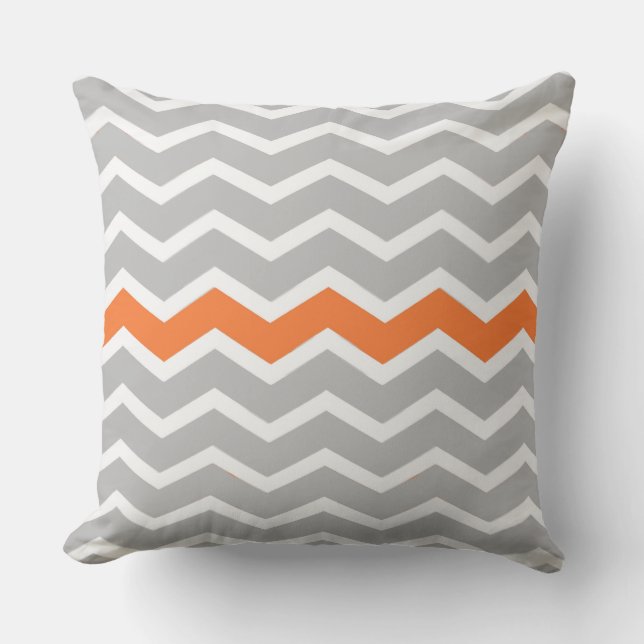 Almofada Cinza e Chevron Zigzag Branco com Destaque Laranja (Frente)
