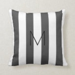 Almofada cinza escura moderna listras brancas monogramas<br><div class="desc">cinzas escuras modernas listras brancas, travesseiro de monograma familiar.
Adicione seu próprio monograma para personalizar.</div>