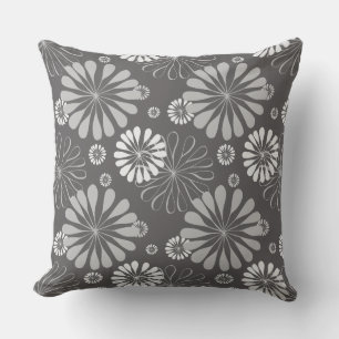 Almofada cinza floral ao ar livre
