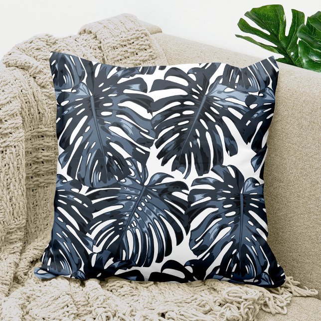 Almofada Cinzas Tropicais Brancas Monstera (throw pillow with pattern of blue palm leaves on white background)