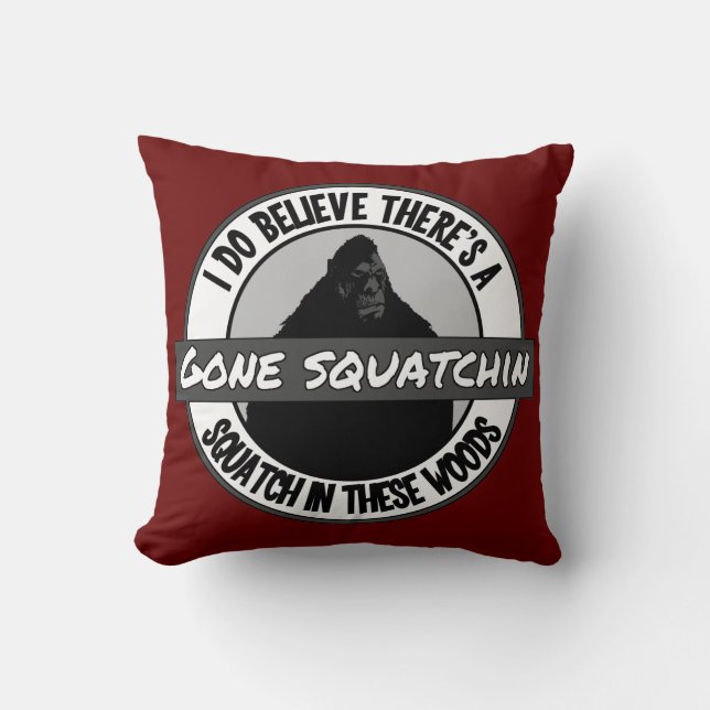 Almofada Círculo - Squatchin ido - Squatch nestas madeiras (Frente)