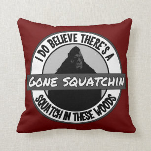 Almofada Círculo - Squatchin ido - Squatch nestas madeiras