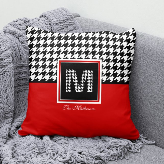 Almofada Clássico Houndstooth e Monograma | Preto Vermelho  (Classic Houndstooth Monogram Decorative Pillow with Any Name)