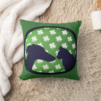 Almofada Clover Friends Throw Pillow