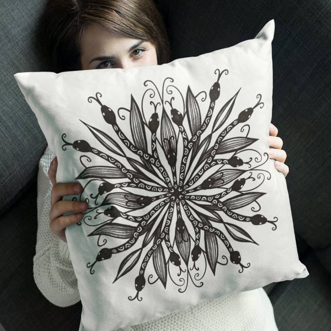 Almofada Cobras legal, preto e branco, gótica botânica (Criador carregado)
