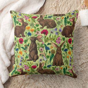 Almofada Coelhos e flores silvestres em verde de melada