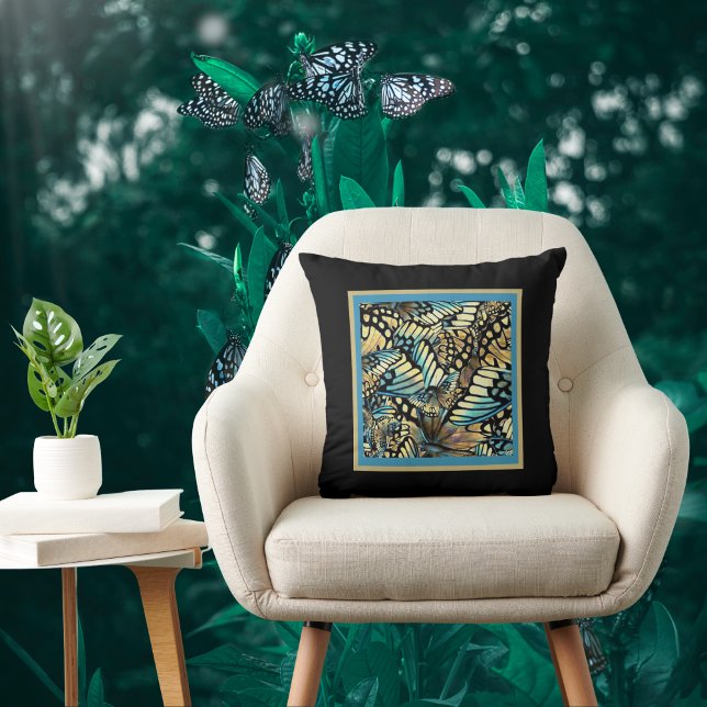 Almofada Colagem de Borboleta Azul e Dourada em Preto (Criador carregado)