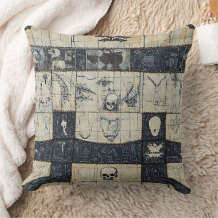 Almofada Colagem de Denim com Caveira Gótica e Morcego