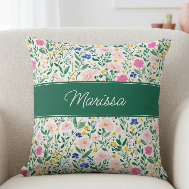 Almofada Colorida Floral Personalizada (fun colorful floral garden throw pillow with monogram name in elegant calligraphy script)