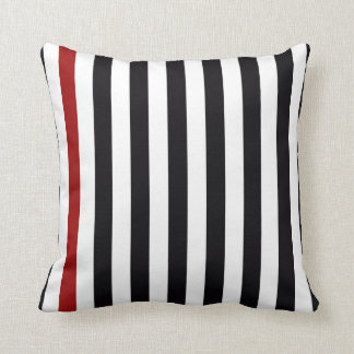 Almofada Com Uma Faixa Vermelha