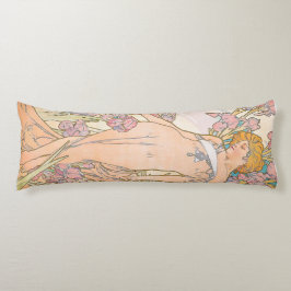 Almofada Comprida Iris (1897) apresentada por Alphonse Mucha