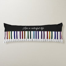 Travesseiro colorido do corpo do teclado de piano