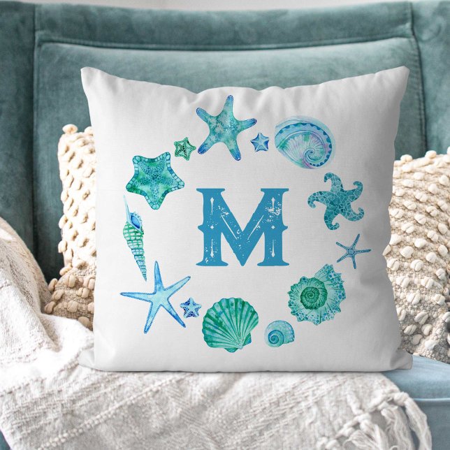 Almofada Conchas do mar de cor aquosa e Starfish monogramad (Watercolor Sea Shells and Starfish Monogrammed Throw Pillow)